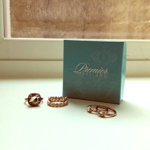 Stunning rose gold stacking ring set.